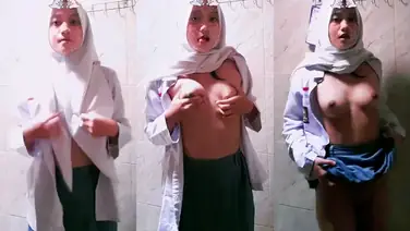 Bokep Jilbab SMP Pulang Sekolah Kirim Pap Guru poster